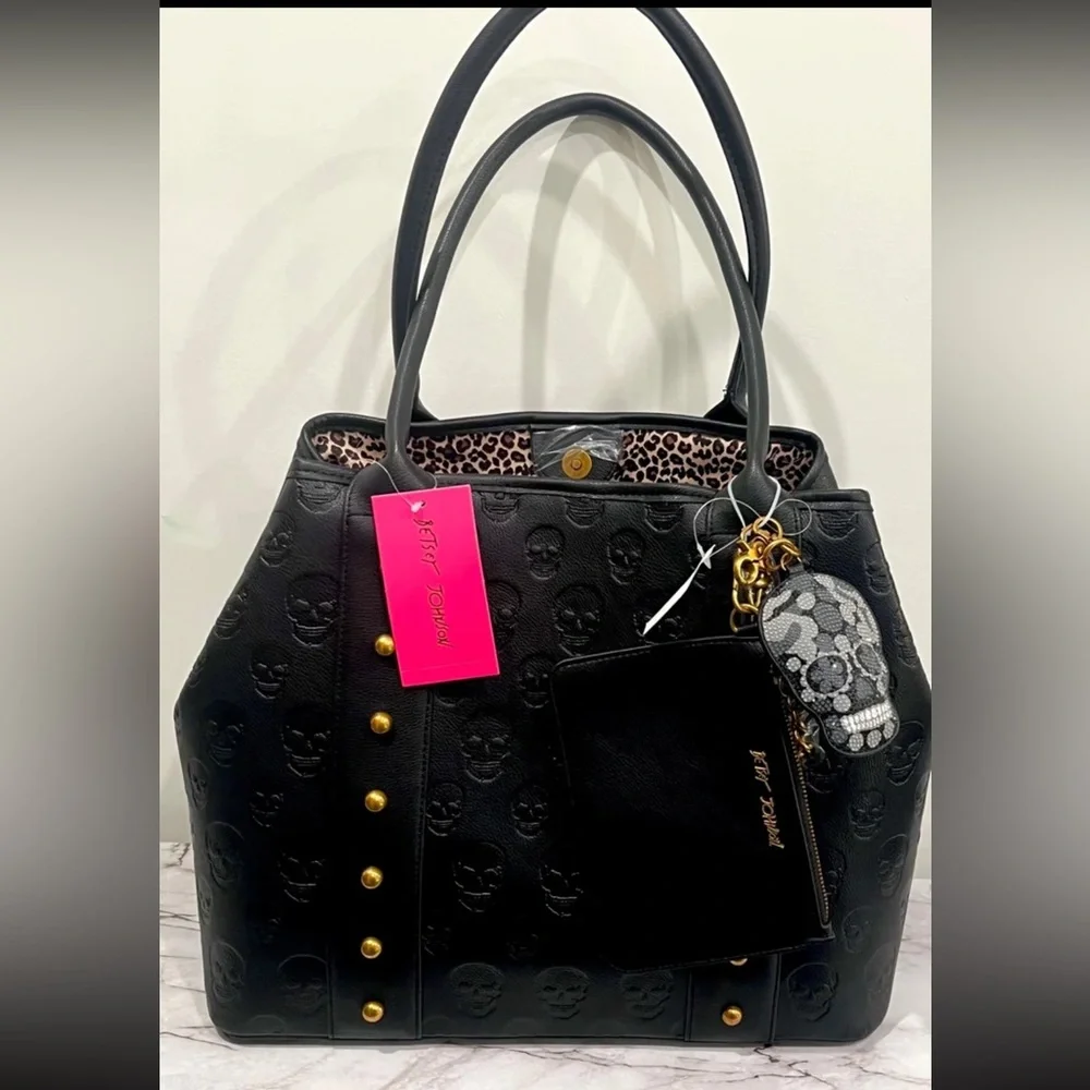 Betsey Johnson Studded Skull Tote bag w/ Charm and wristlet - Picture 5 of 14